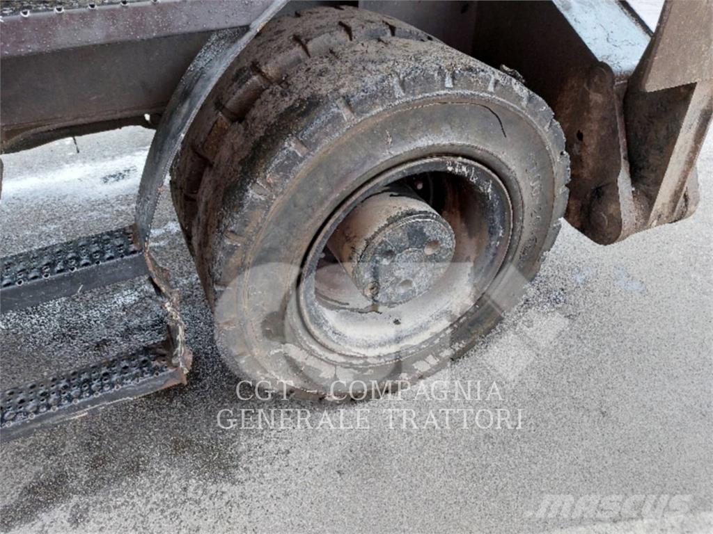 CAT MH3022 Bageri točkaši