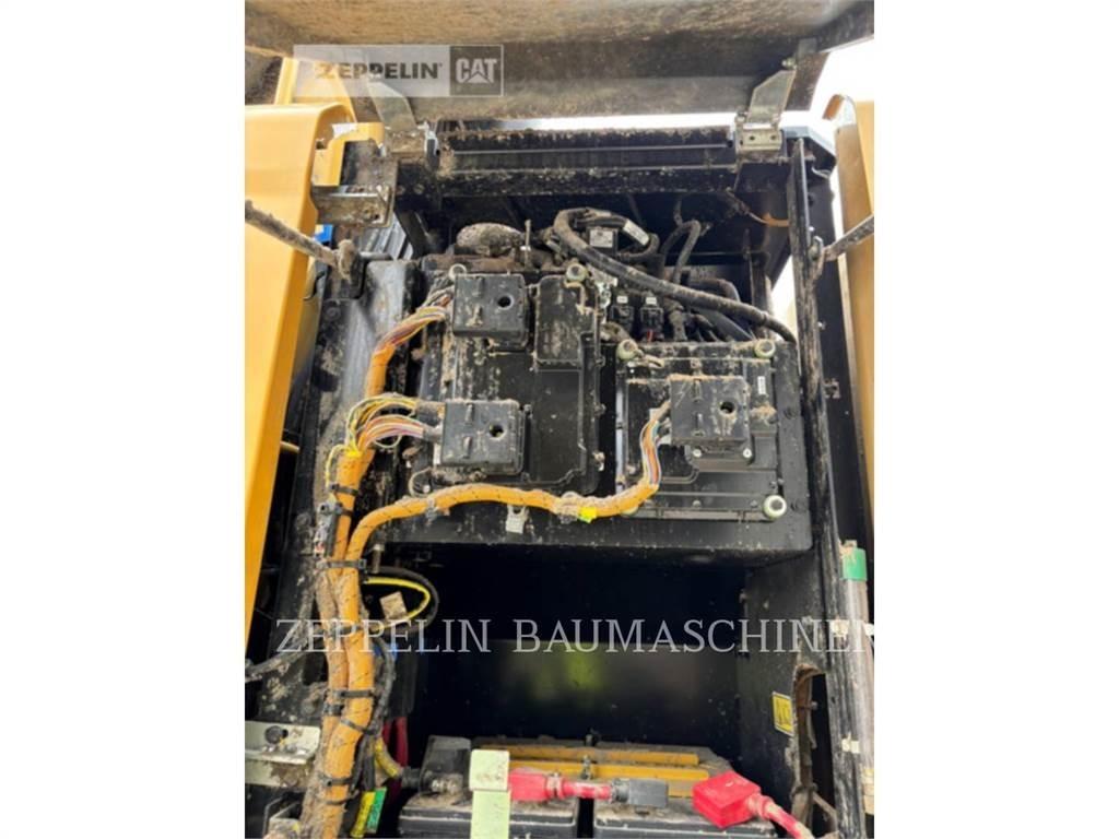CAT MH3022-06C Bageri za rušenje