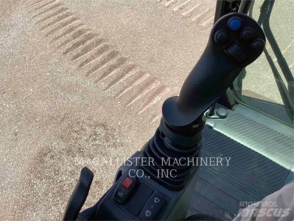 CAT MH3024 Bageri točkaši