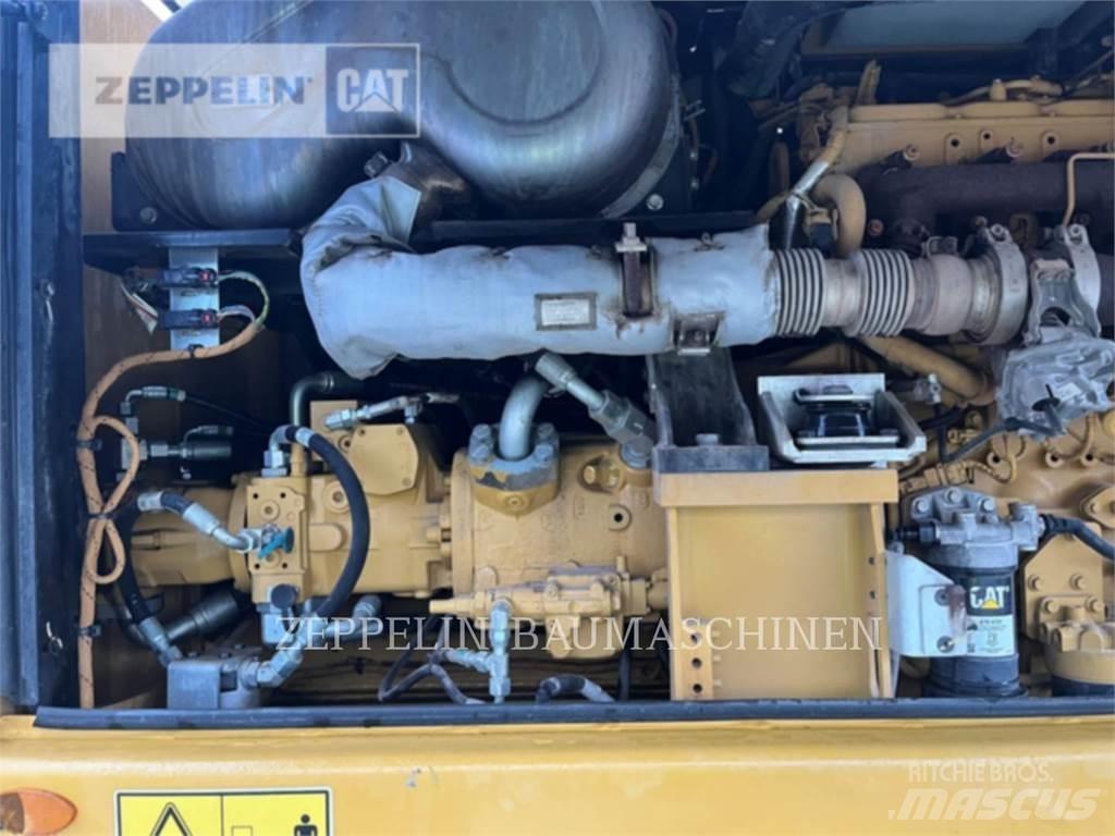 CAT MH3024 Bageri za rušenje