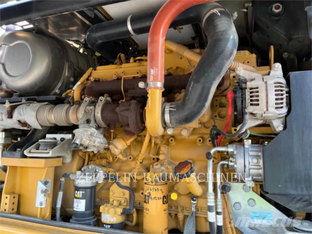 CAT MH3024-06C Bageri za rušenje