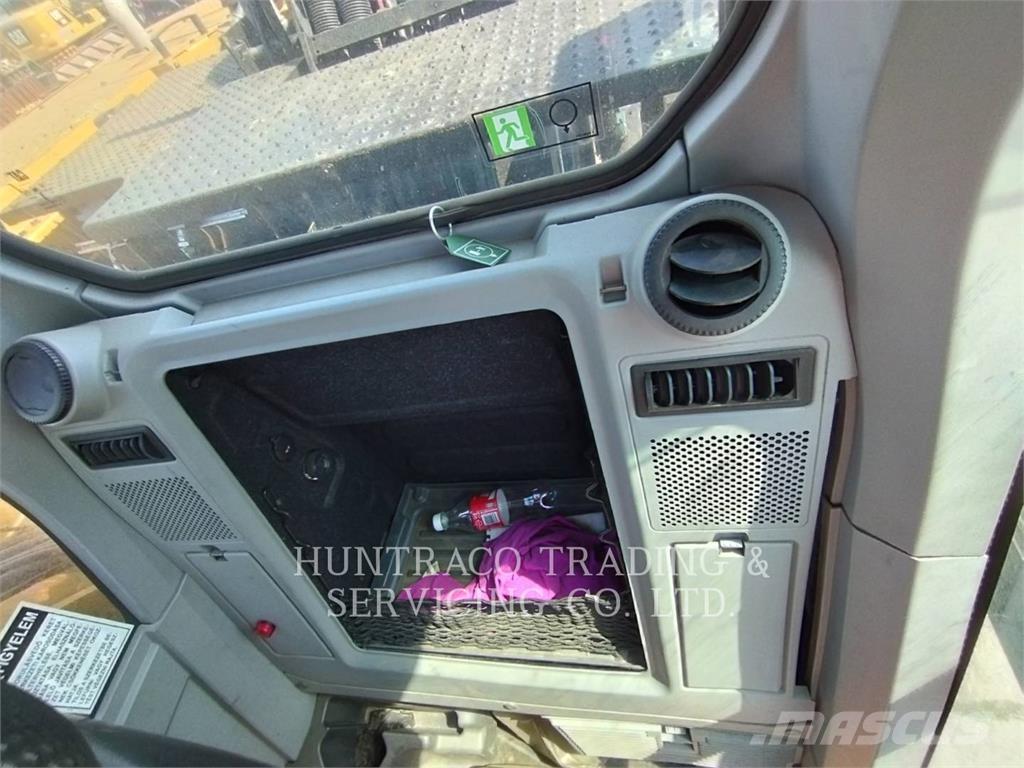 CAT MH3024-07 Bageri točkaši