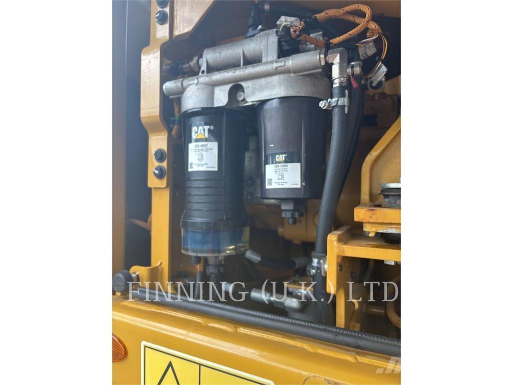 CAT MH3024 07W Bageri točkaši