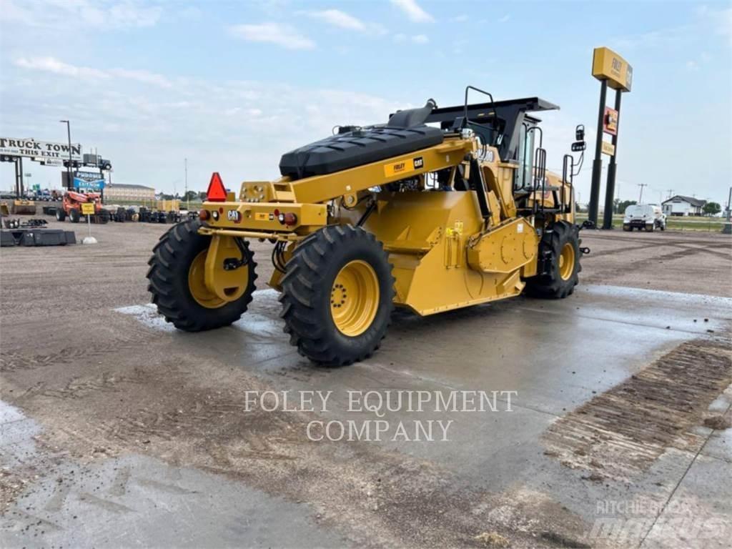 CAT RM400-01 Asfaltni finišeri