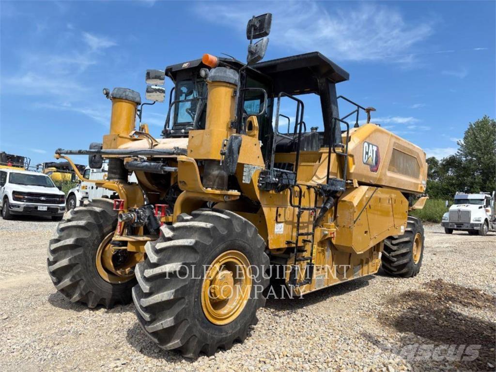 CAT RM600-01 Asfaltni finišeri