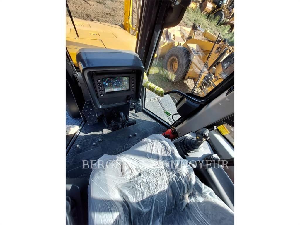 CAT TD-15M Buldožeri guseničari