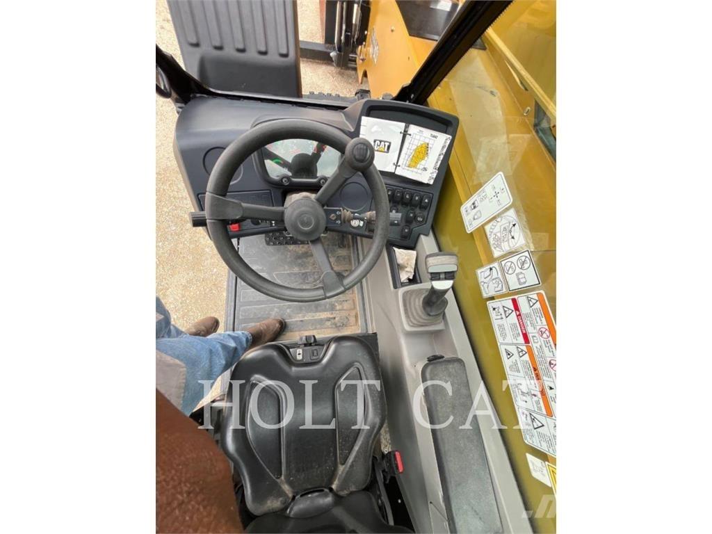 CAT TL642 Teleskopski viljuškari