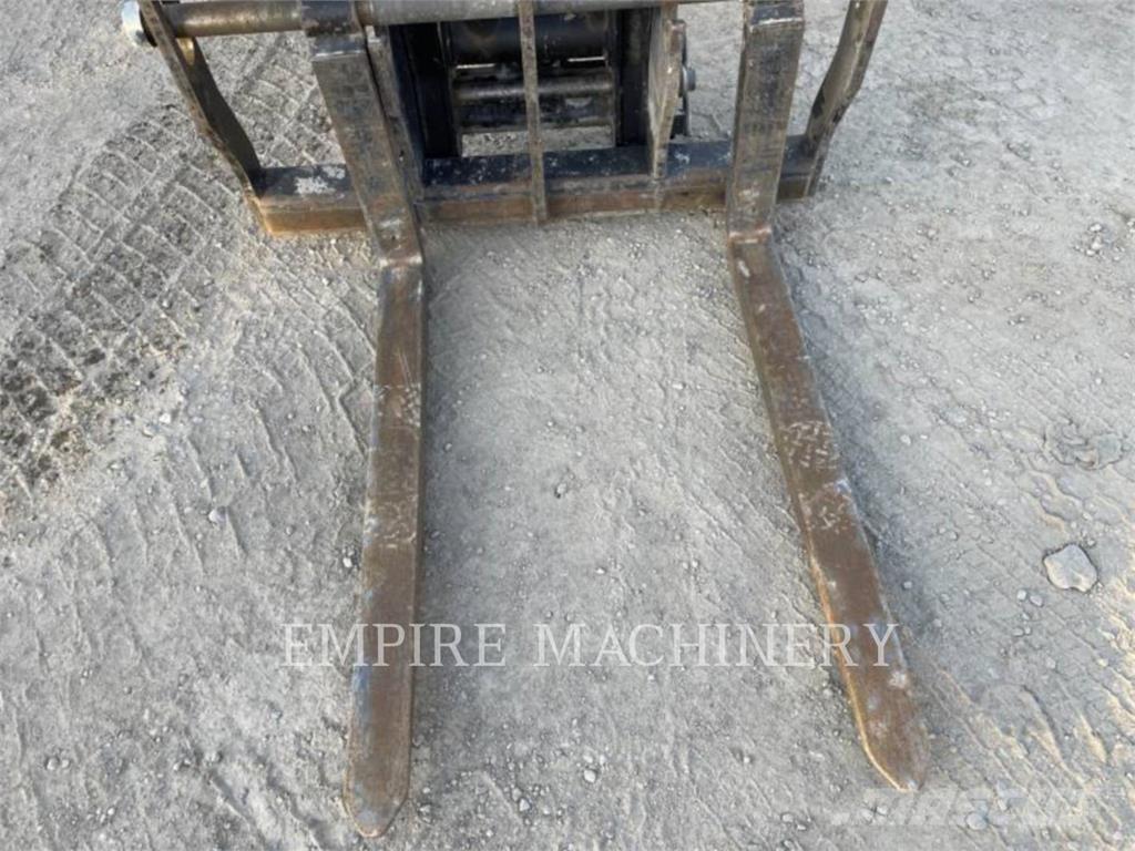 CAT TL642D Teleskopski viljuškari