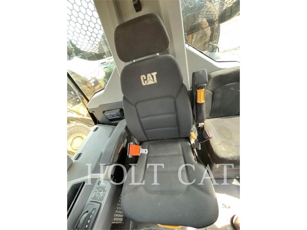 CAT W00 730 Kamioni cisterne