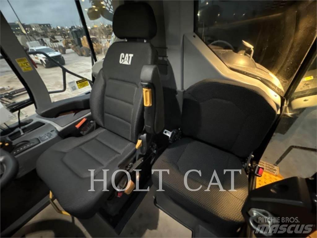CAT W00 740GC Kamioni cisterne