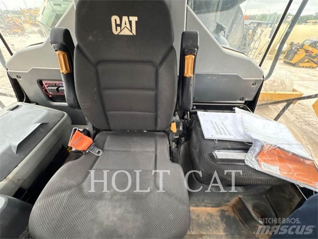 CAT W00 740GC Kamioni cisterne
