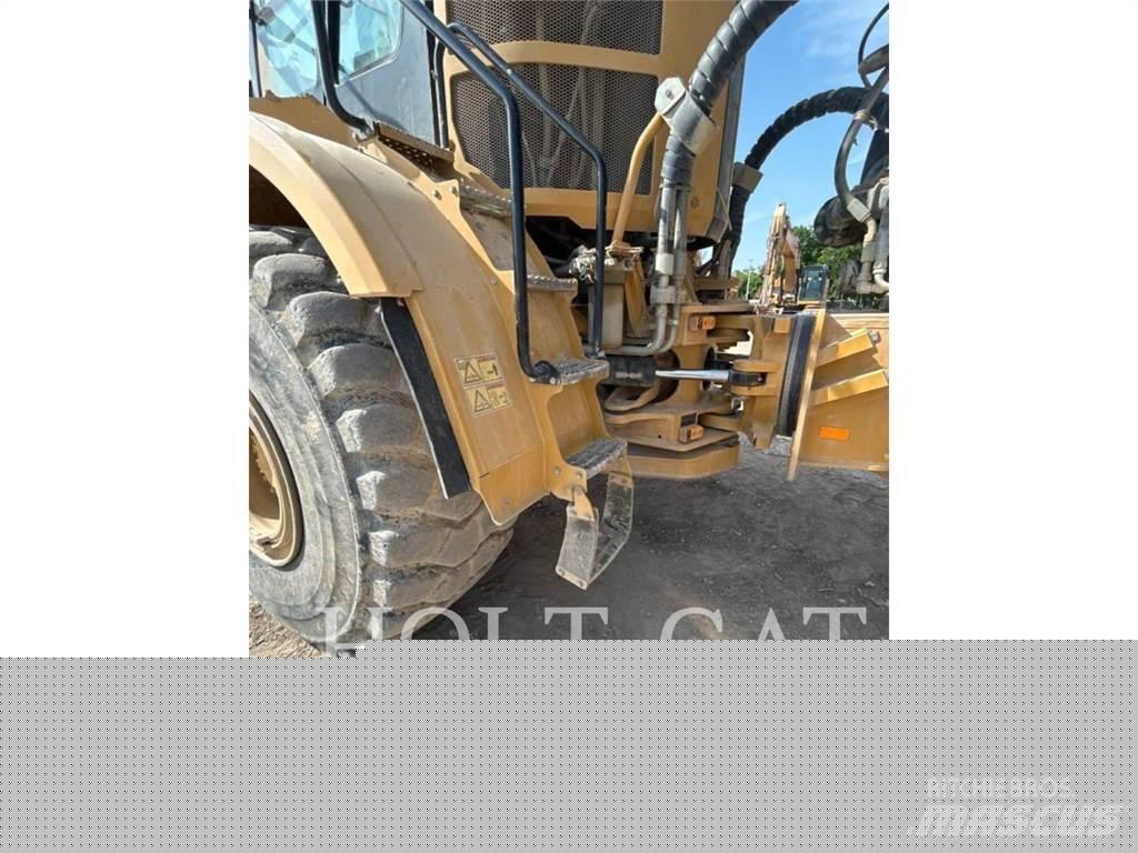 CAT W00 740GC Kamioni cisterne