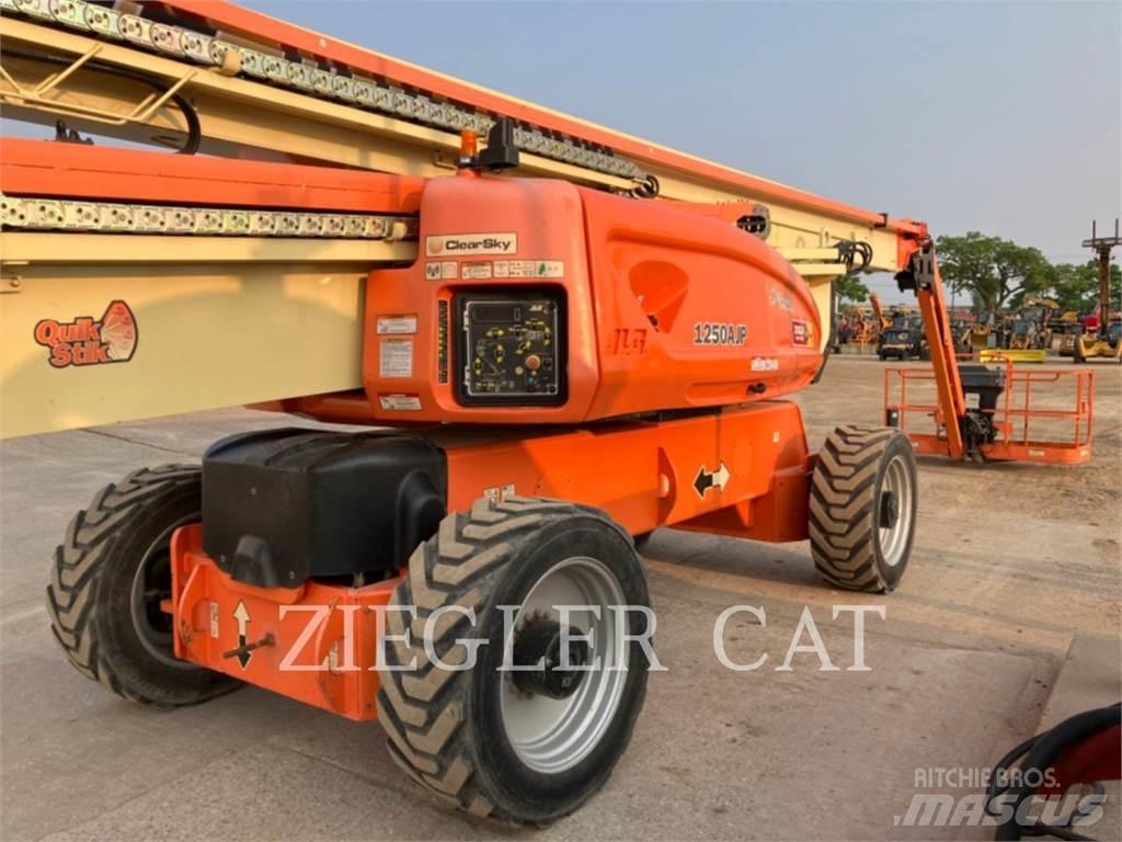 JLG 1250AJP Zglobne podizne platforme