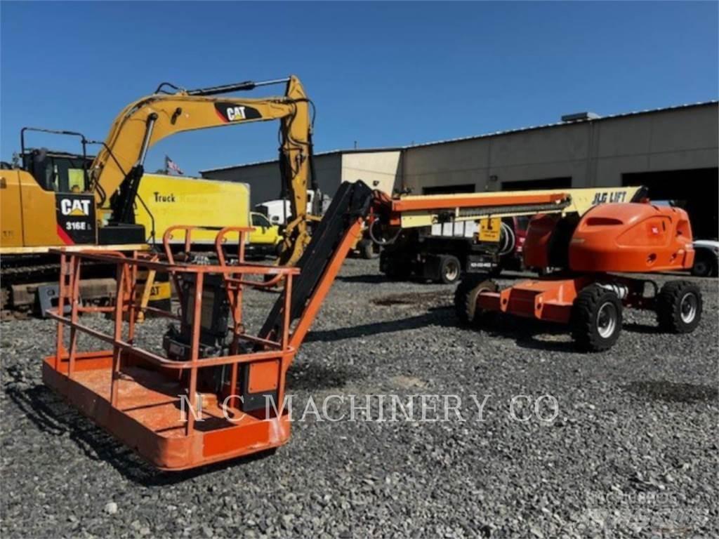 JLG 460SJ Bageri guseničari