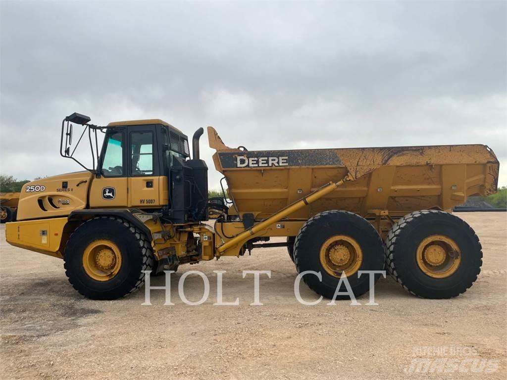 John Deere 250D Zglobni damperi