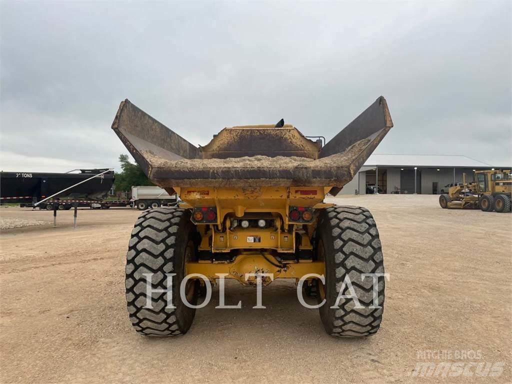 John Deere 250D Zglobni damperi