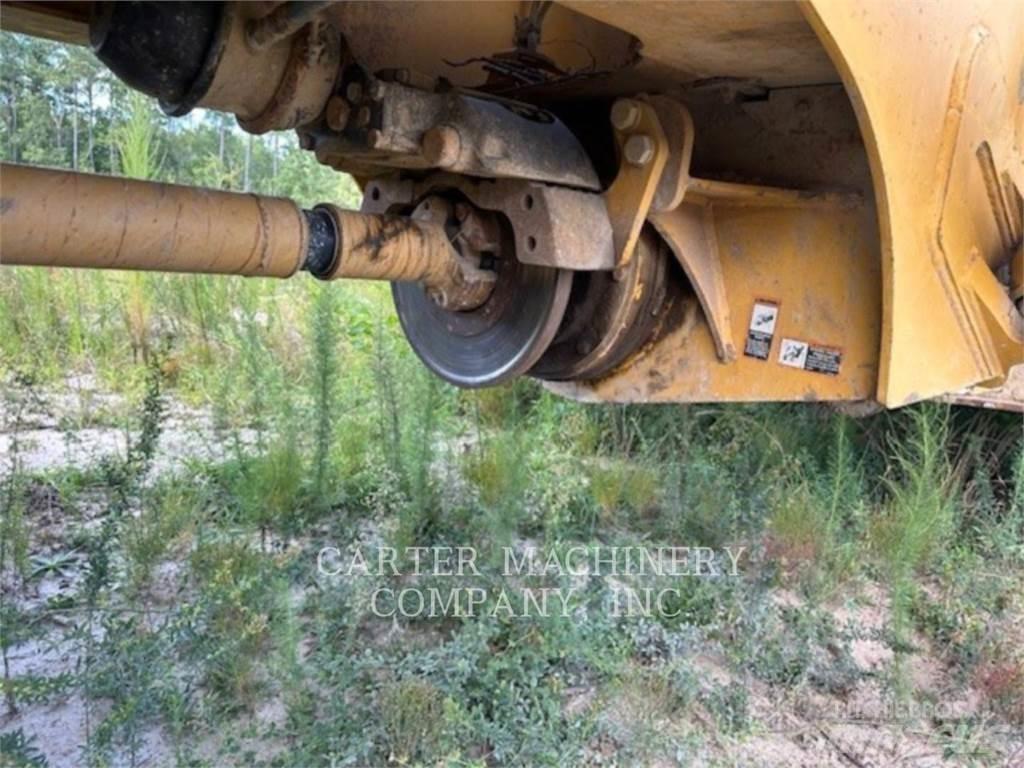 John Deere 300D Zglobni damperi