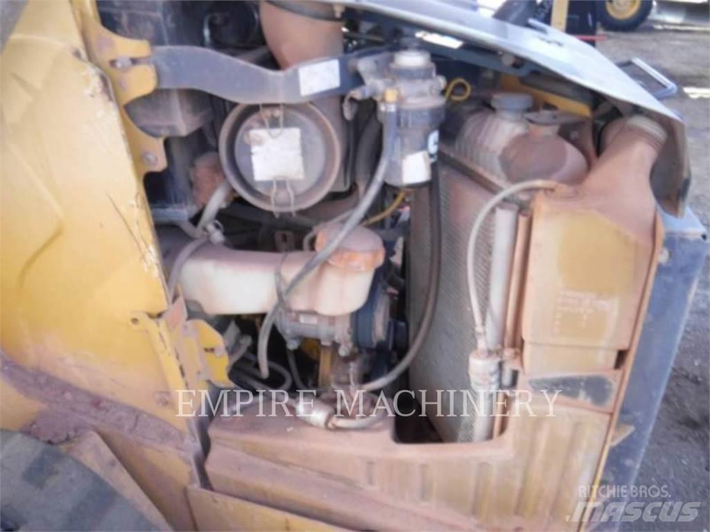 John Deere 323D Skid steer mini utovarivači