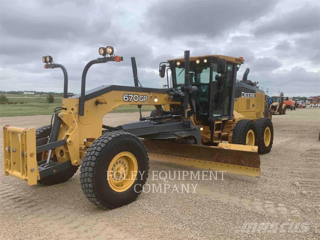 John Deere 670GP Grejderi