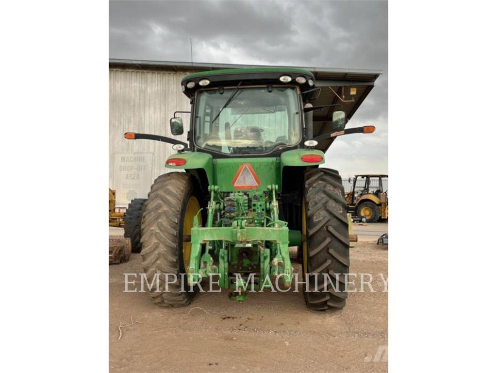 John Deere 7215R Traktori