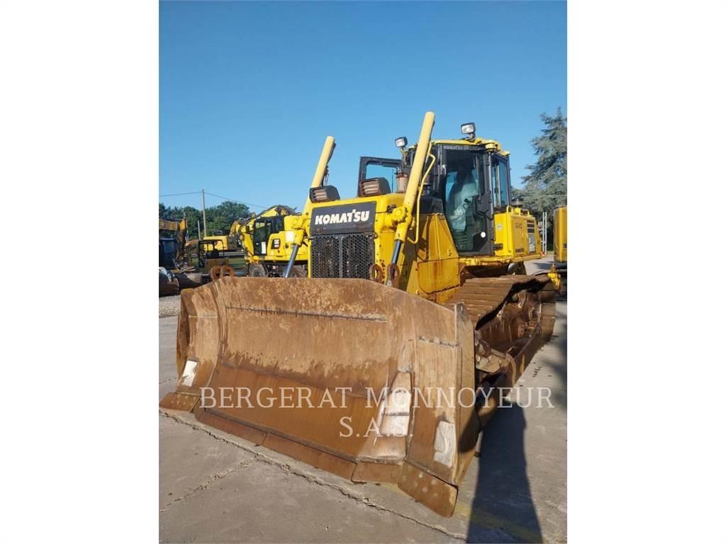Komatsu D65 Buldožeri guseničari