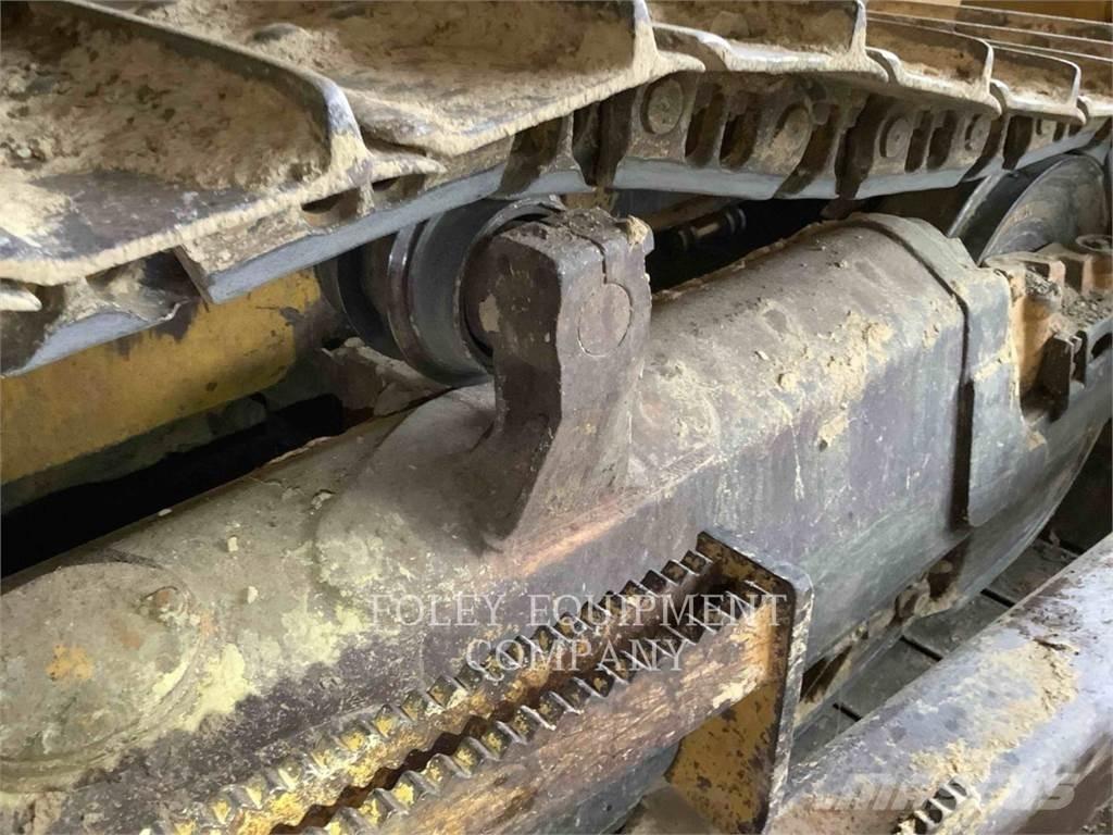 Komatsu D65EX17 Buldožeri guseničari