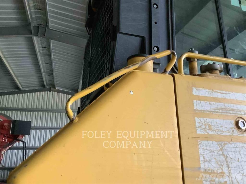 Komatsu D65EX17 Buldožeri guseničari