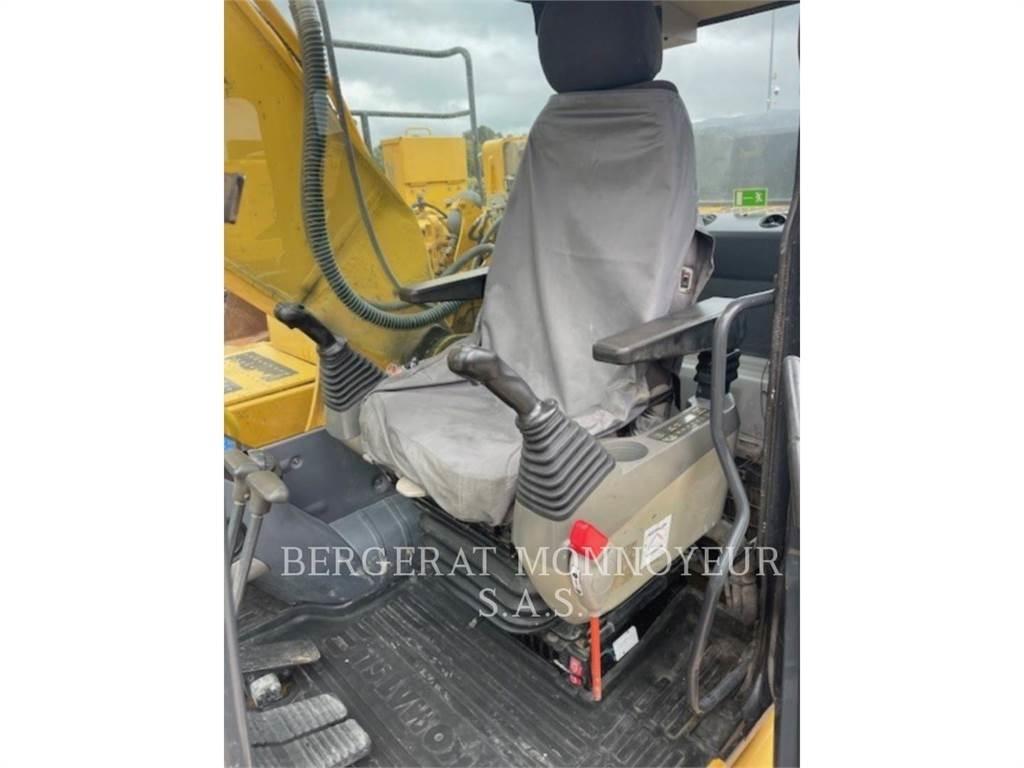 Komatsu HB215 Bageri guseničari