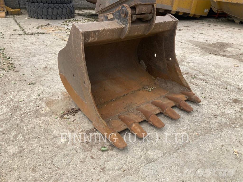 Komatsu PC210-11E0 Bageri guseničari