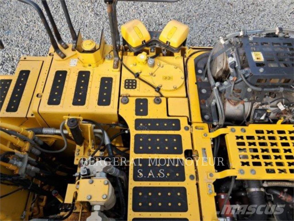Komatsu PC240LC7 Bageri guseničari