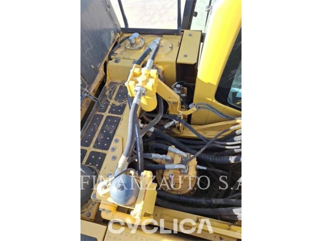 Komatsu PC490 Bageri guseničari
