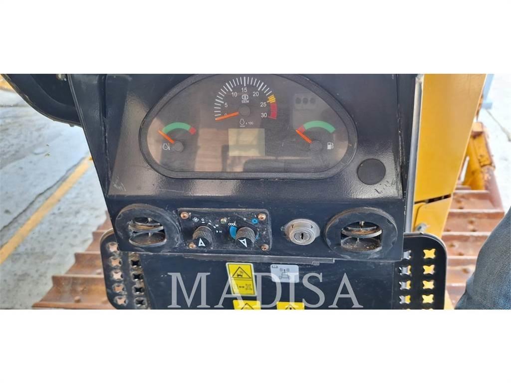 SEM MACHINERY SEM822D Buldožeri guseničari