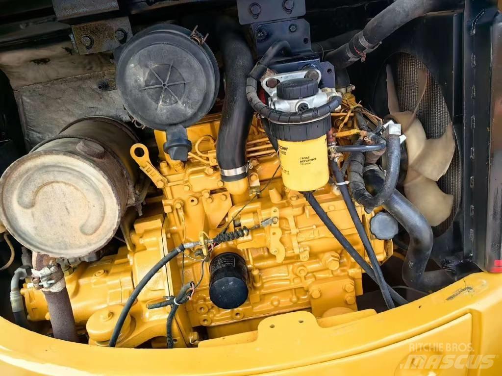 CAT 304 Mini bageri < 7t