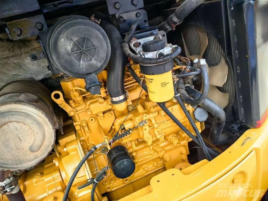 CAT 304 Mini bageri < 7t