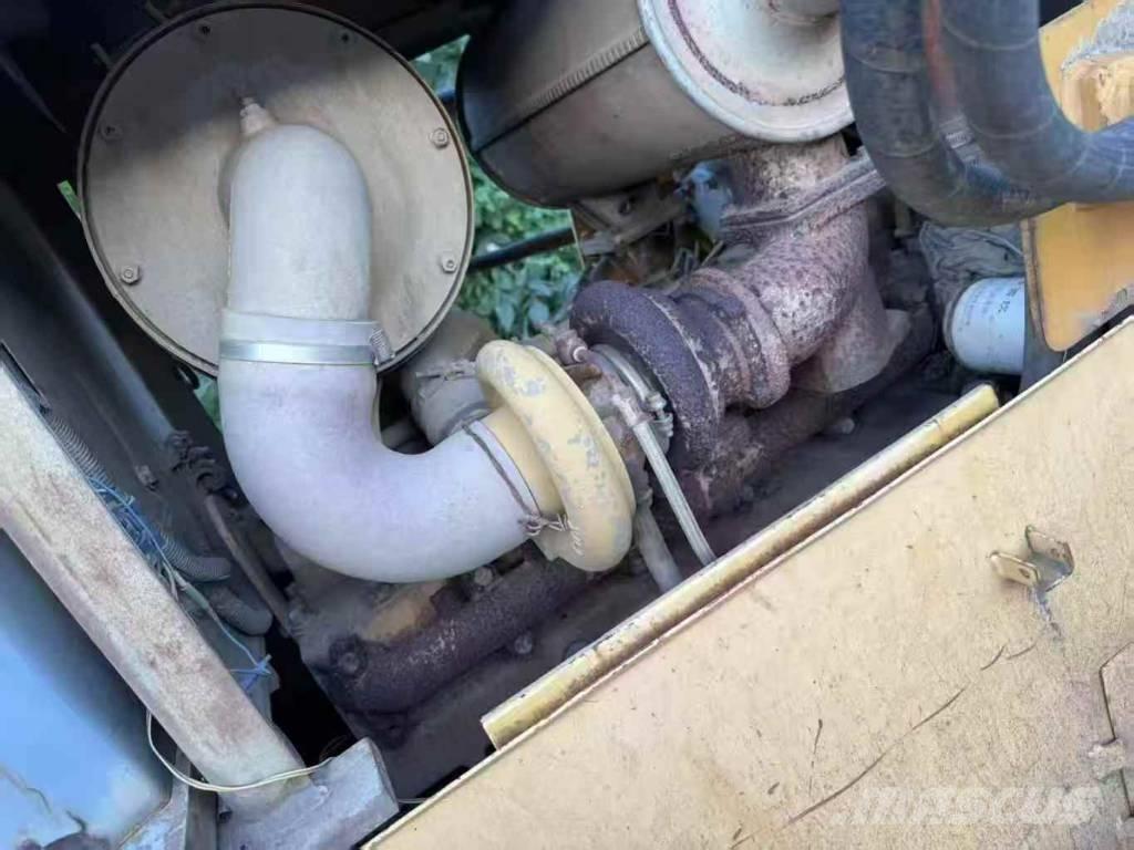 Shantui SD12 Buldožeri guseničari