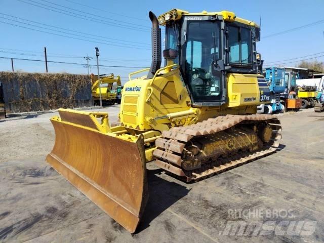 Komatsu D37PX-23 Buldožeri guseničari