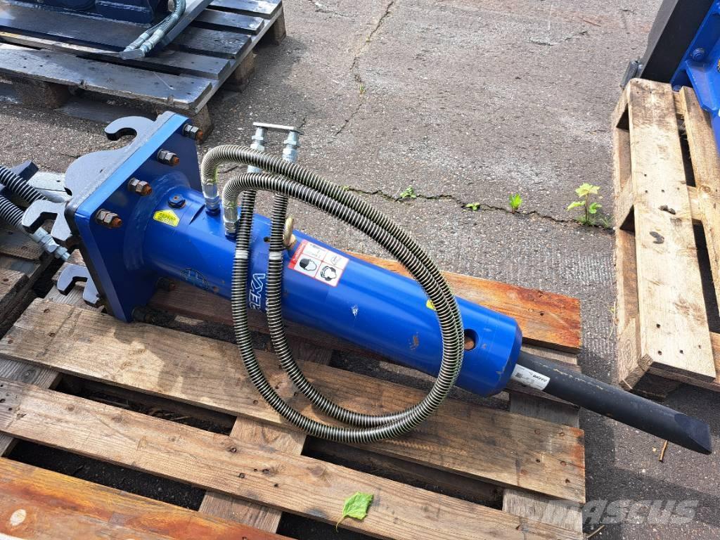 Daemo E40 with CW05 Čekići
