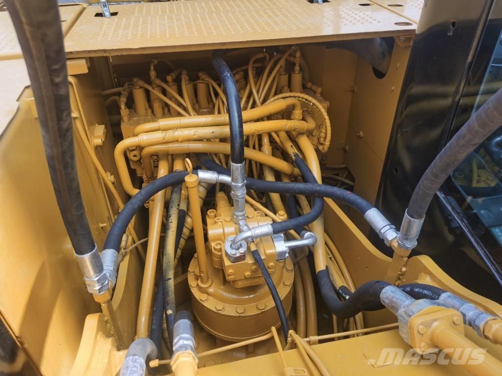 CAT 320 D2 Bageri guseničari