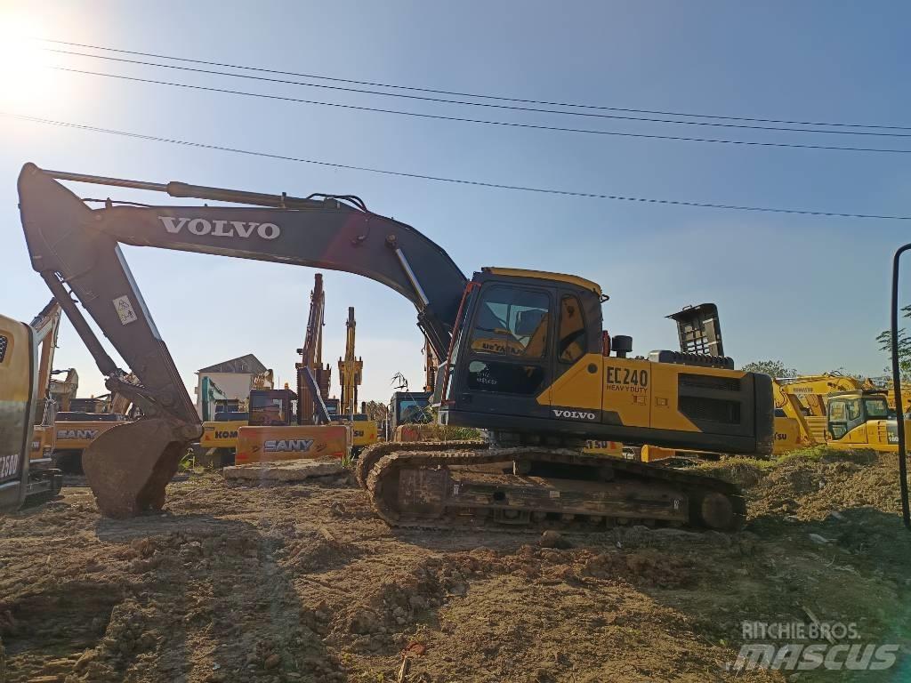 Volvo EC 240 Bageri guseničari