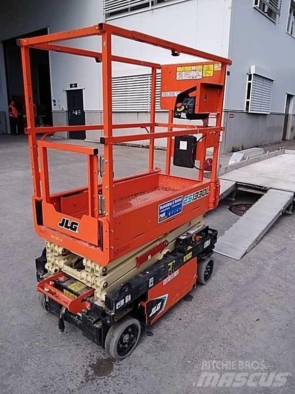 JLG ES 1330 L Makazaste platforme