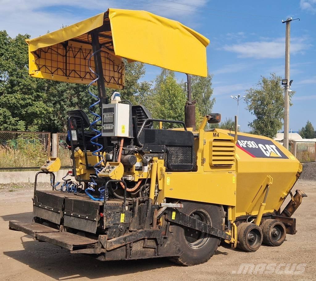 CAT AP300 Asfaltni finišeri