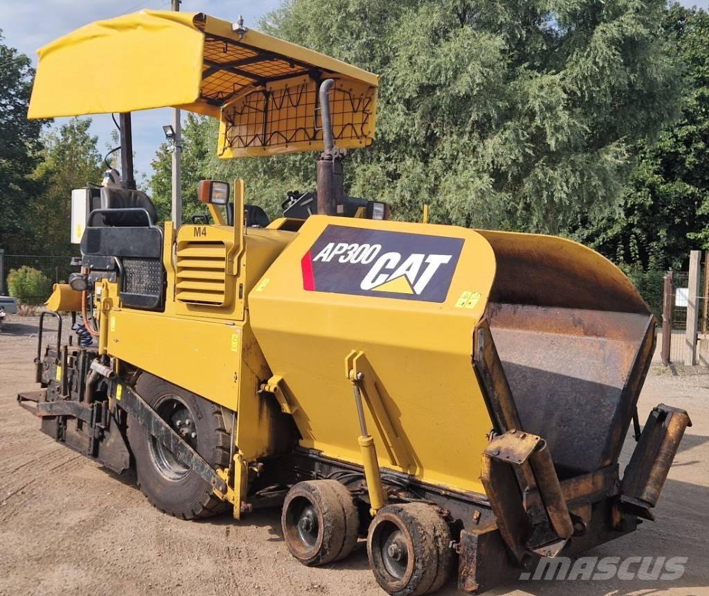 CAT AP300 Asfaltni finišeri