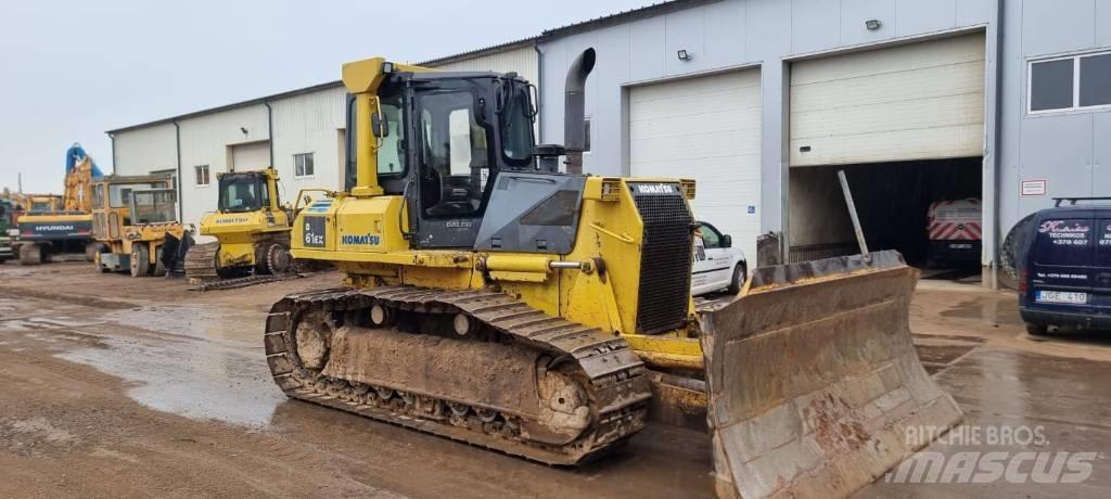Komatsu D 61 EX-15 Buldožeri guseničari
