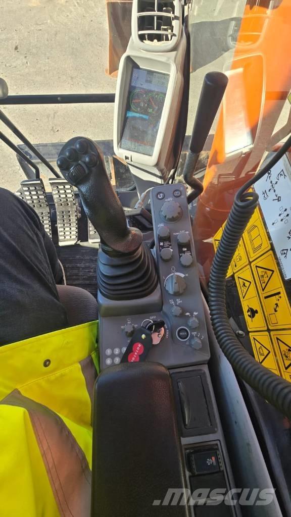 Hitachi ZX 135 US-6 Bageri guseničari