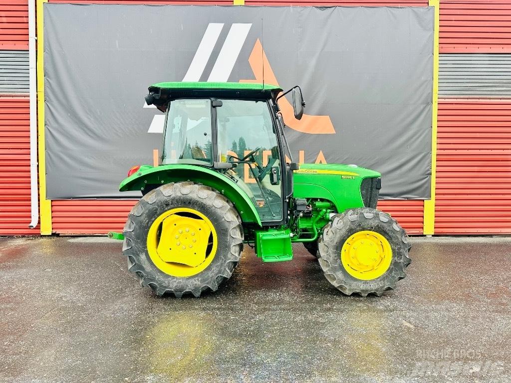 John Deere 5055 E Traktori