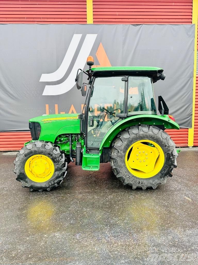 John Deere 5055 E Traktori