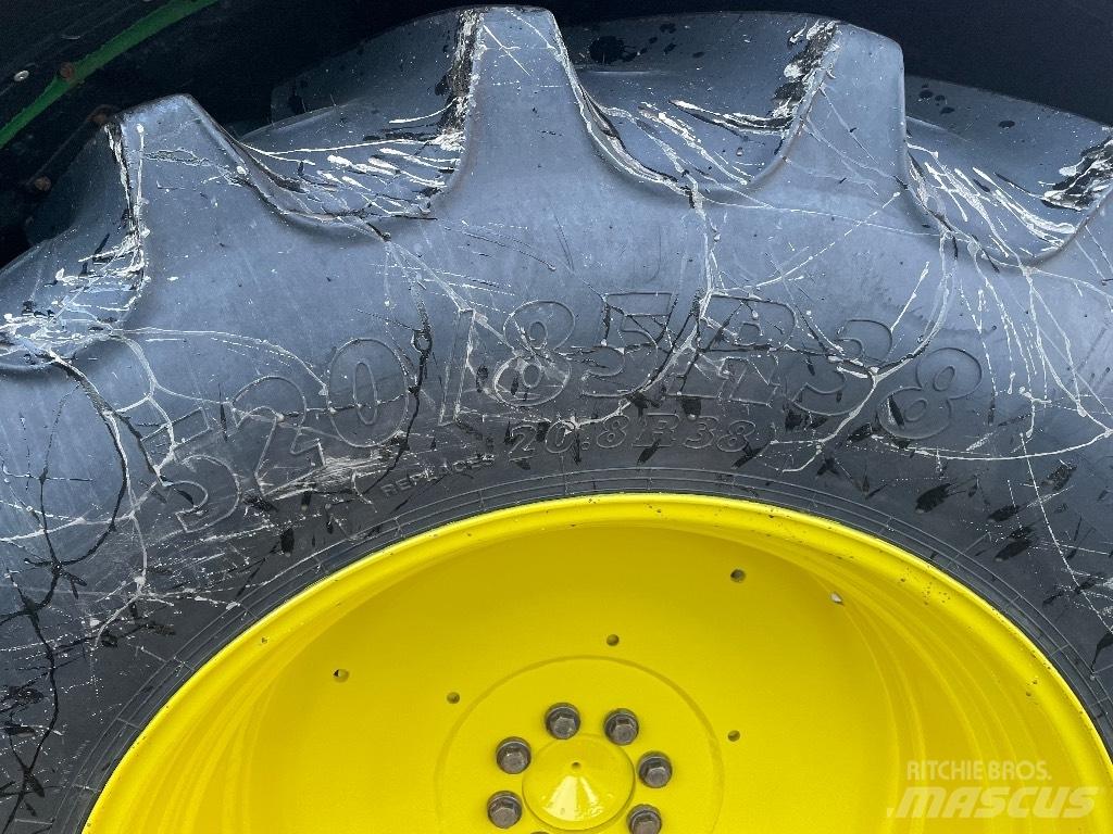 John Deere 6115R Traktori