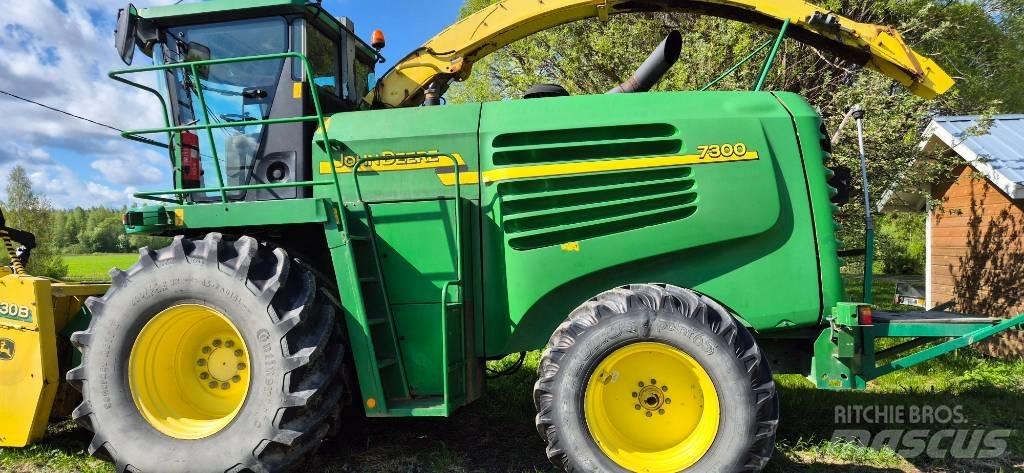 John Deere 7300 Mašine za stočnu hranu sa sopstvenim pogonom