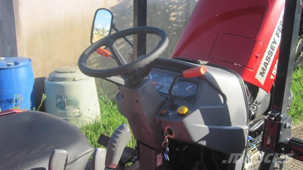 Massey Ferguson 1529 Traktori