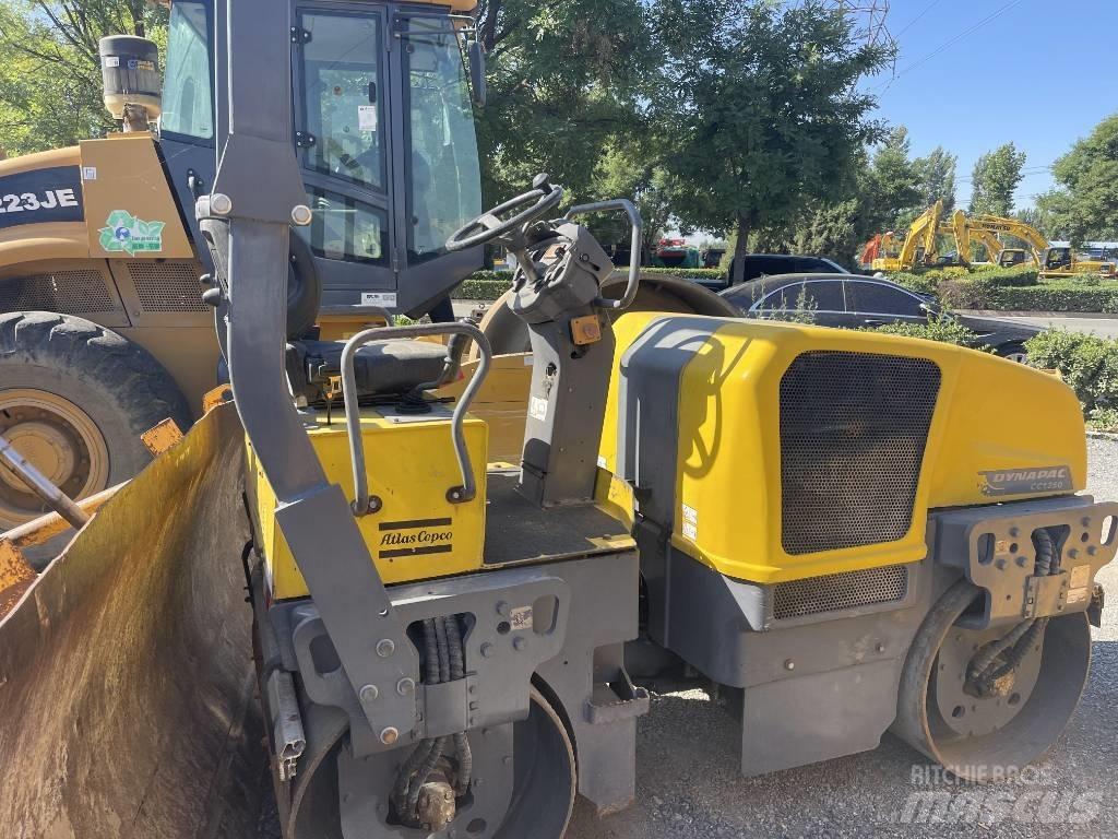 Dynapac CC 1250 Valjci sa duplim bubnjem